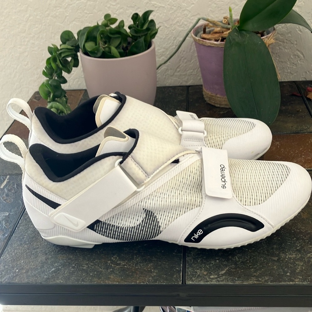 Nike Men’s White and Black Training Sneakers with Strap